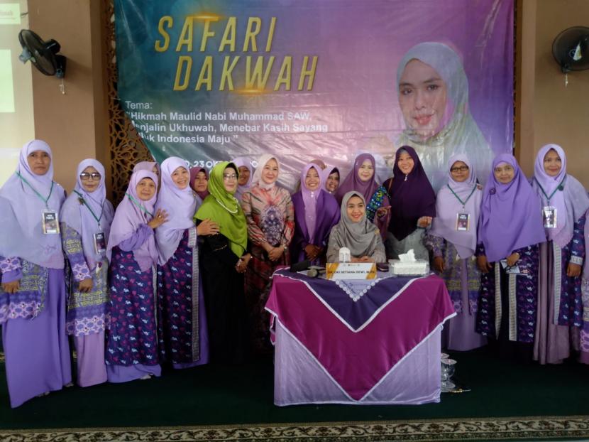 Acara yang bertema Hikmah Maulid Nabi Muhammad SAW, Menjalin Ukhuwah, Menebar Kasih Sayang untuk Indonesia Maju yang digelar PD Salimah Kabupaten Bogor.