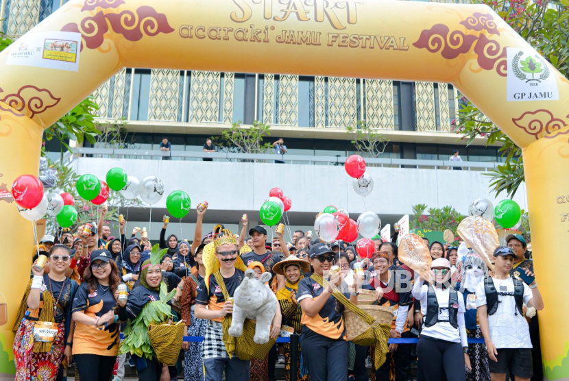 Acaraki Jamu Festival hadir kembali dalam rangka memperingati HUT kota Jakarta 496 Tahun di depan Sarinah, Jakarta Pusat pada 22 Juni 2025. 