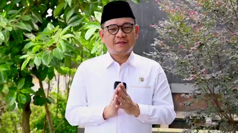 Ace Hasan Syadzily. Komisi VIII DPR RI mengungkapkan kesejahteraan para guru madrasah di pesantren-pesantren di Indonesia harus semakin ditingkatkan. 