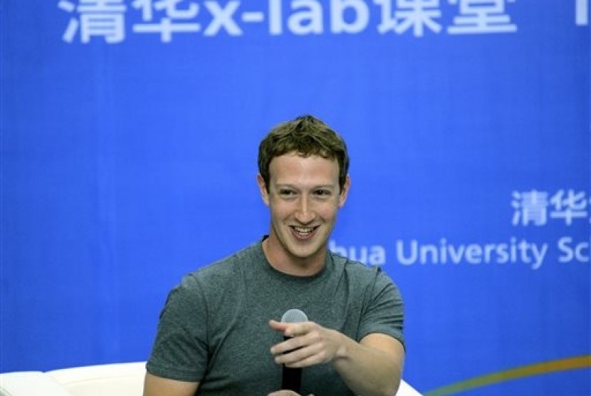 acebook co-founder Mark Zuckerberg talks at Tsinghua University School of Economics and Management in Beijing, China. China may ban Facebook, but not its co-founder Zuckerberg, and he entertained an audience of students with a 30-minute chat in his recentl