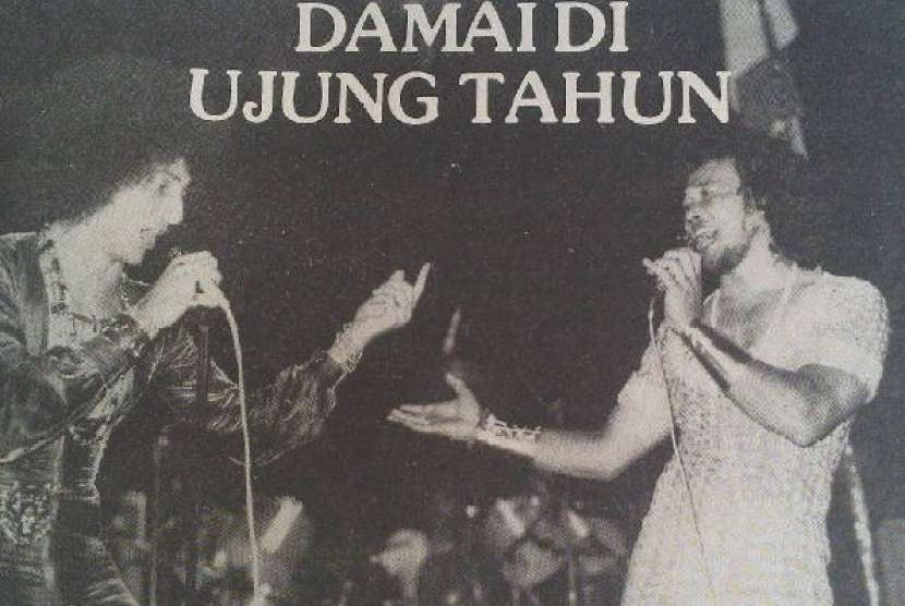 Achmad Albar menyanyikan Lagu Begadang dan Rhomra Irama menyanyikan lagu 'Neraka Jahanam' pada pagelaran panggung perdamaian antara musik Rock dan dandgut pada tahun 1977, di Stadion Senayana.