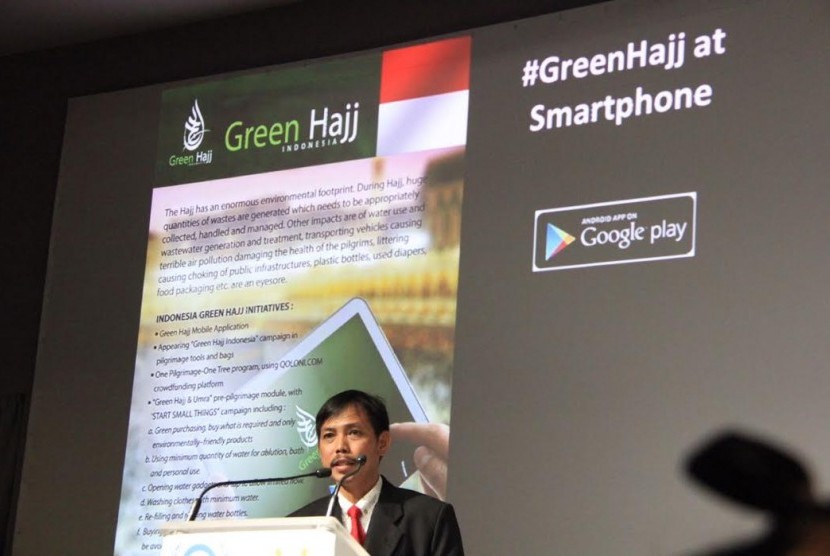 achruddin Mangunjaya, Ketua Pusat Pengajian Islam Universitas Nasional mempresentasikan kontribusi Indonesia dalam mitigasi perubahan iklim dengan aplikasi green hajj berbasis smart phone.