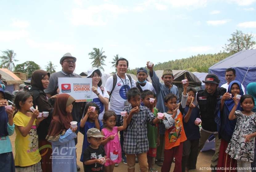 ACT bekerja sama dengan sejumlah perusahaan es krim Indonesia menyediakan es untuk anak-anak korban gempa Lombok.