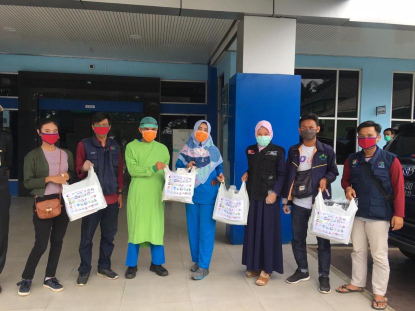 Komunitas masyarakat bantu APD tiga rumah sakit di Lampung (ilustrasi)