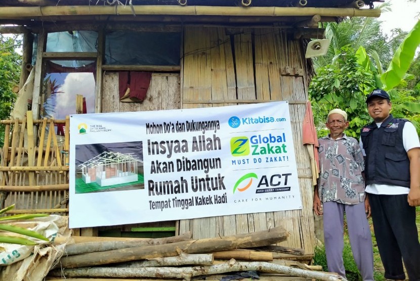 ACT Tasikmalaya bantu bangunkan rumah untuk seorang warga di Kecamatan Cibalong, Kabupaten Tasikmalaya. 