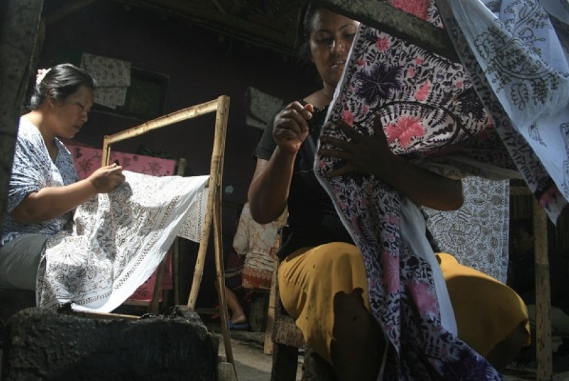 Activities in a batik workshop in Indramayu, West Java (illustration)