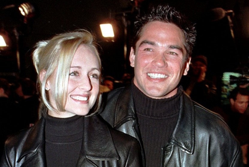 Actor Dean Cain escorts the country music singer Mindy McCready. McCready has died aged 37 from an apparently self-inflicted gunshot wound, an Arkansas sheriff said on Sunday. (file photo)