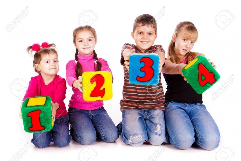 Ada delapan macam kecerdasan anak, salah satunya number smart. Anak tipe ini akan menggemari pelajaran matematika dan menyukai ilmu yang berhubungan dengan logika.