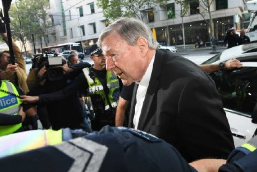  Ada kemungkinan Kardinal George Pell jalani dua persidangan untuk dua dakwaan terpisah. 