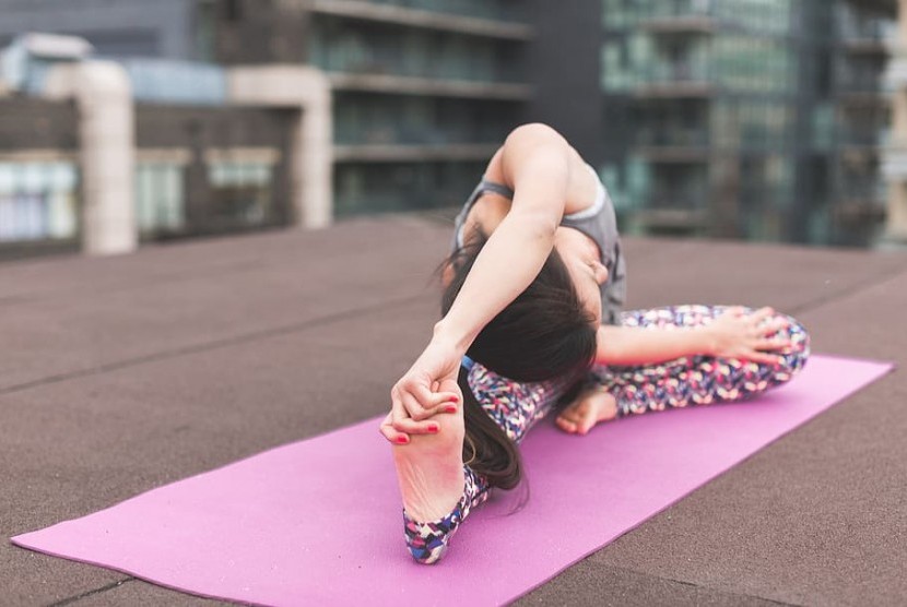 Yoga dapat menjadi olahraga pilihan untuk lansia agar dapat terhindar dari nyeri lutut.