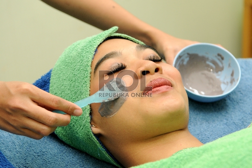 Ada sejumlah cara yang bisa dilakukan untuk merawat kulit wajah.