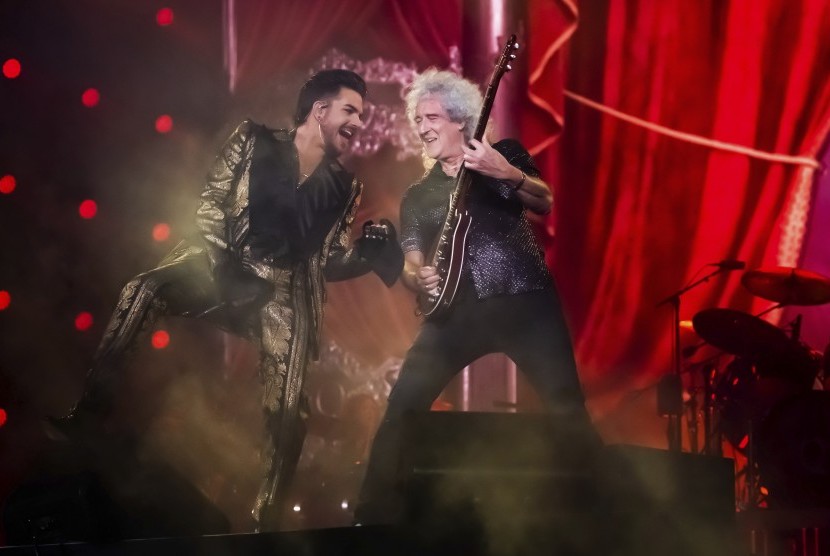 Adam Lambert (kiri) dan gitaris Queen Brian May tampil di Global Citizen Festival 2019, Central Park, New York, AS, pada Sabtu (28/9).