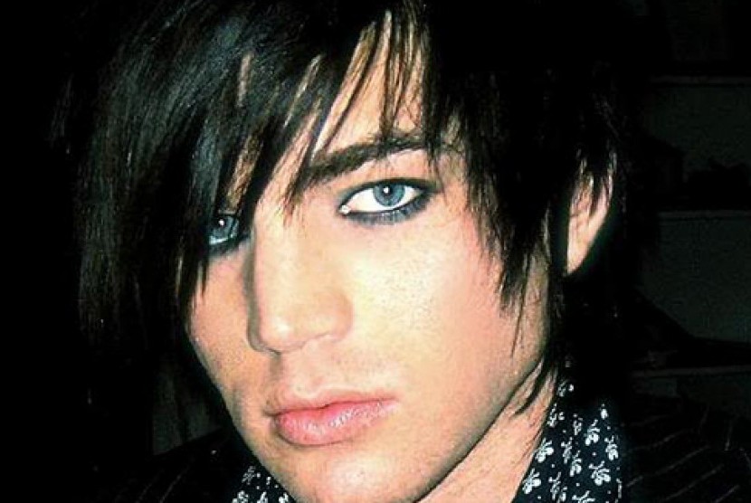 Adam Lambert. Penyanyi jebolan American Idol 2009 yang kerap berdandan ala 'Emo'. (Sumber: photobucket.com)