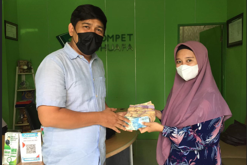 adan Komunikasi Pemuda Remaja Masjid Indonesia (BKPRMI) Percut Sei Tuan salurkan bantuan untuk Palestina melalui Dompet Dhuafa Waspada, pada Senin (24/5).