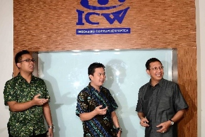 Ade Irawan (tengah)