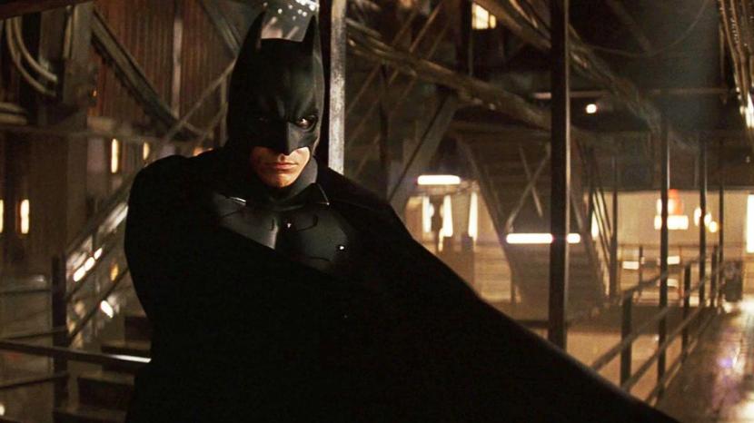 Adegan dalam film Batman Begins. CEO DC Films James Gunn memberikan kabar mengecewakan tentang update film Batman.