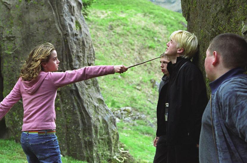 Adegan jotos palimg ikonik di film, salah satunya ketika Hermione meninju Draco Malfoy dalam film Harry Potter and the Prisoner of Azkaban. 