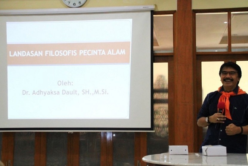 Adhyaksa Dault memberikan materi “Landasan Filsofis Pecinta Alam”, dalam Rapat Anggota Pemilihan Ketua Wanadri Wilayah Jakarta