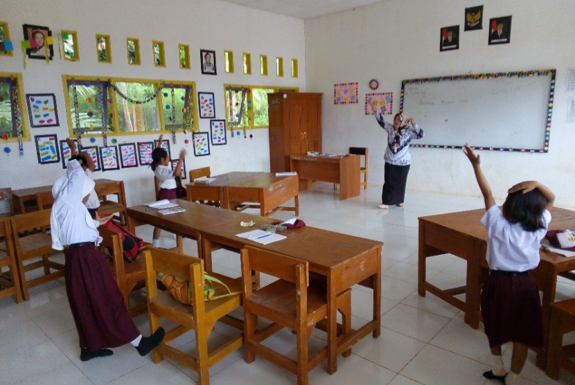 Adi Setiawan, Konsultan Relawan Sekolah Literasi Indonesia (Kawan SLI) yang bertugas di SDN 227 Bengkulu Utara. 