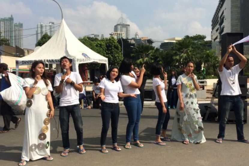 Adinda Thomas dan sejumlah mahasiswa gelar aksi dukung seni Indonesia