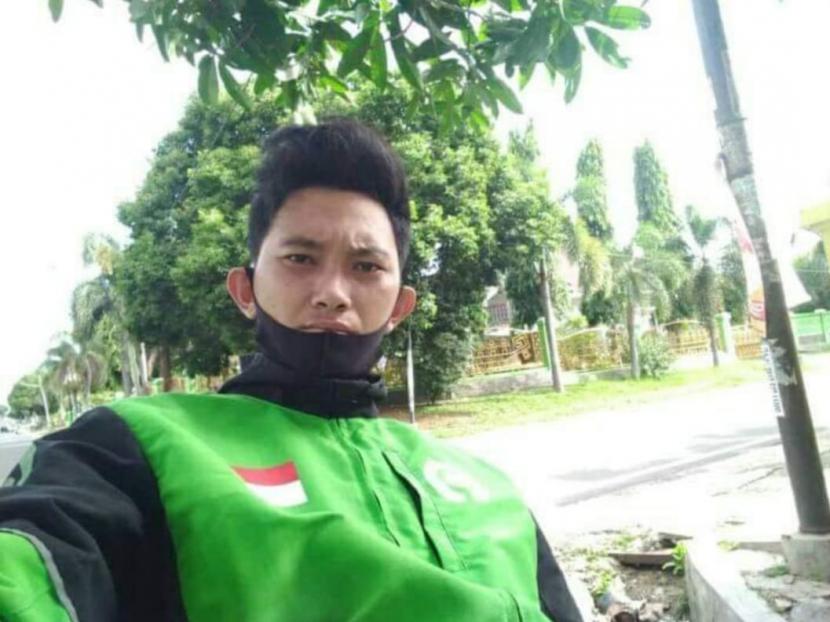 Aditya Budi Santoso, pengemudi ojek online dibegal dengan dua tusukan senjata tajam di Bandar Lampung, Ahad (10/5) malam. 
