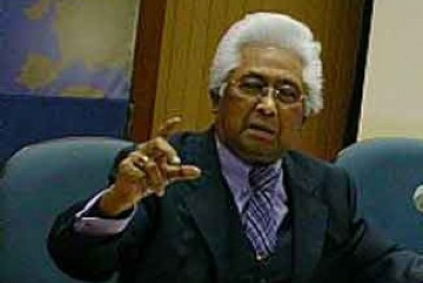 Adnan Buyung Nasution