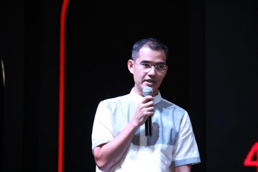  Adrie R. Suhadi, Country Lead, Mobile Business Group, Lenovo Indonesia.