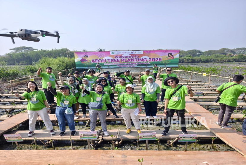 AEON Environmental Foundation (AEF) mengadakan Penanaman Pohon Tangerang fase pertama di Taman Mangrove Ketapang, Tangerang, Banten, Indonesia.