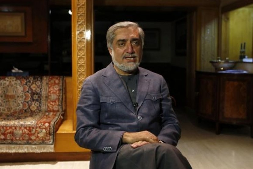 Afghan presidential candidate and former foreign minister Abdullah Abdullah speaks during an interview in Kabul April 9, 2014.