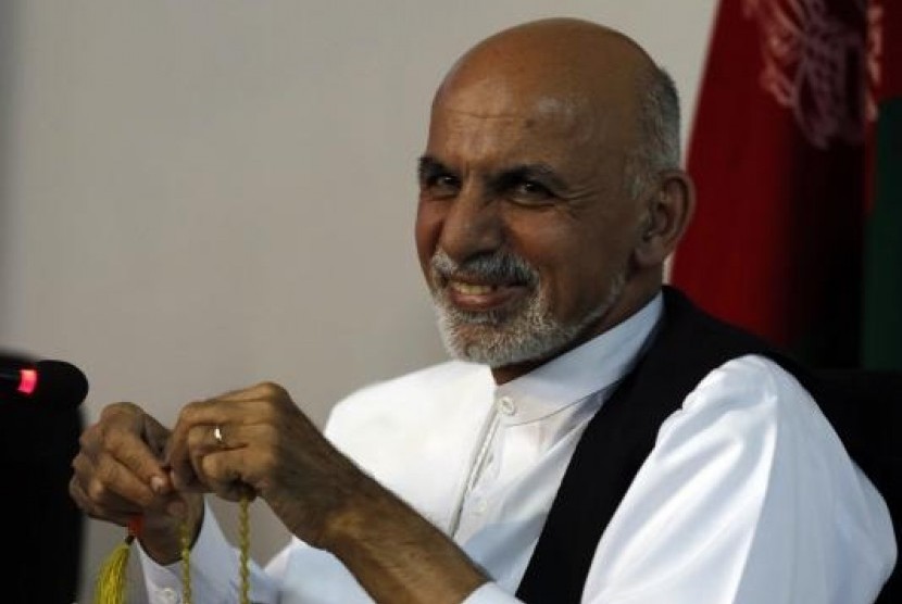 Afghan presidential candidate Ashraf Ghani Ahmadzai smiles during a news conference in Kabul June 26, 2014.