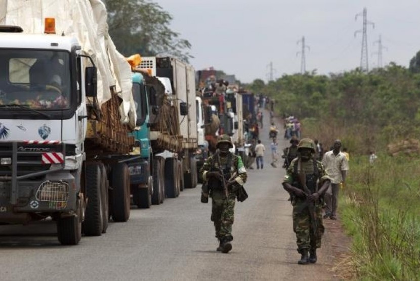 African Union (AU) peacekeepers guard a commercial convoy making its way to the border of Cameroon, near Bangui March 8, 2014. Picture taken March 8, 2014.