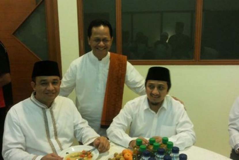 Afrizal Sinaro (tengah) bersama Mendibud Anies Rasyid Baswedan (kiri) dan Ustadz Yusuf Mansur.