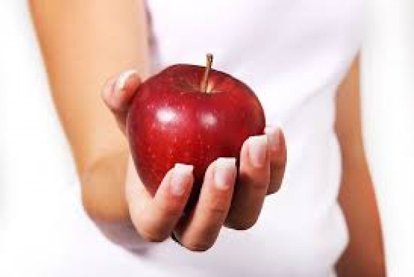 Agar pulih lebih cepat pilih makanan yang mudah dicerna, buah apel adalah salah satunya.
