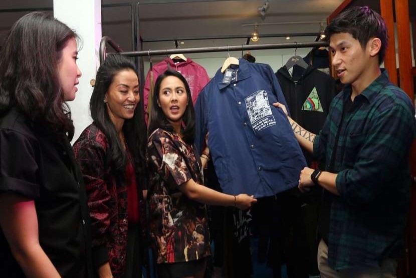  Agatha Caroline Co Founder Monstore, Dita Fabiola Vice President Fashion Pria Blibli.com,  selebgram Fasty Nabila, Nicholas Yudha Co Founder Monstore (kiri ke kanan)