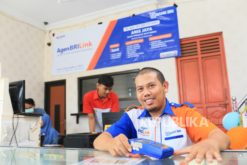 AgenBRILink menjadi garda terdepan dalam mendorong inklusi keuangan nasional melalui pendekatan hybrid banking yang mengintegrasikan teknologi digital dan jaringan fisik.