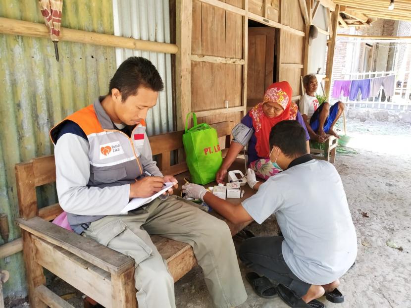 Agenda rutin bulanan Ramah Lansia kembali dilaksanakan oleh relawan Rumah Zakat berupa pemeriksaan Kesehatan meliputi tensi darah, cek gula dan asam surat serta pemberian makanan tambahan (PMT).