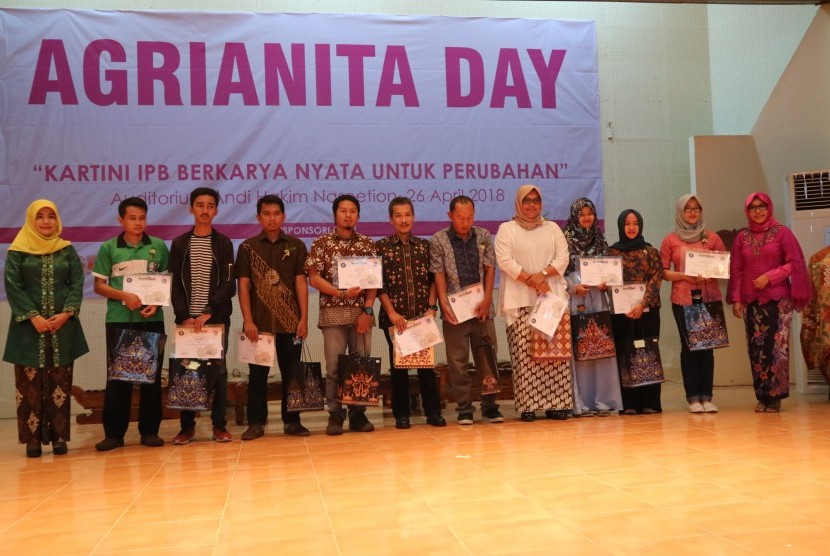 Agrianita IPB menggelar perayaan Hari Kartini.