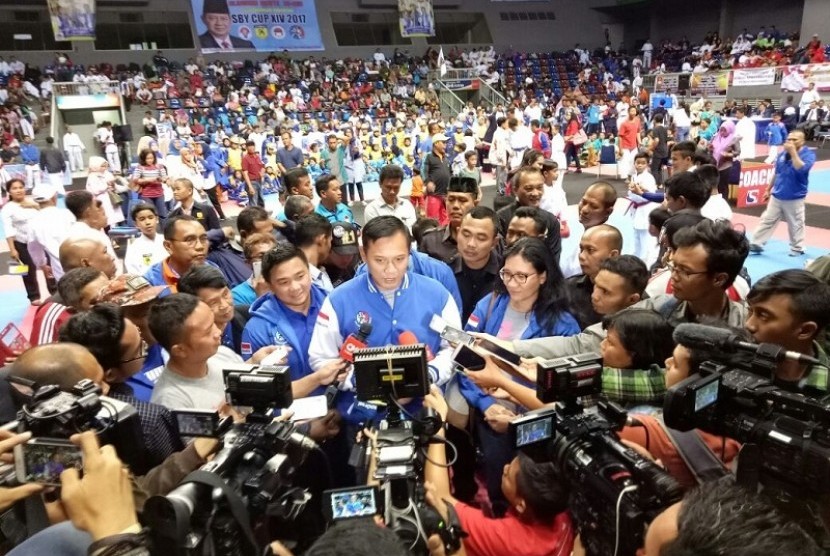 Agus Yudhoyono saat memberikan keterangan pers di Sport Mall Mahaka Square, Kelapa Gading, Jakarta Timur, Sabtu (25/2).