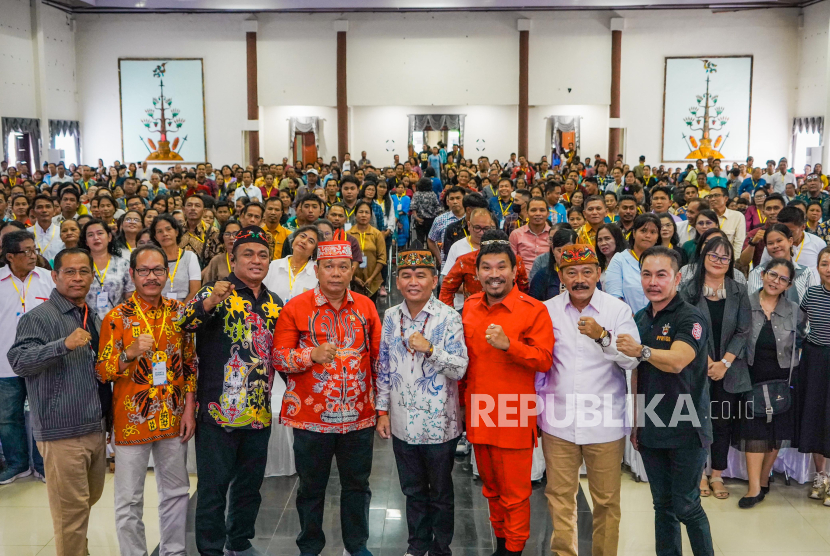 Agustiar-Edy bersama tokoh masyarakat Kalimantan Tengah.