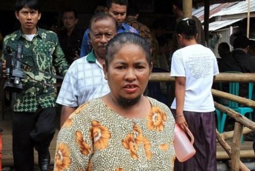 Agustina Dorman, warga Pulau Bintan yang memiliki kumis dan jenggot.