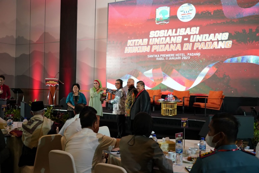 Ahli Hukum Universitas Negeri Semarang, Prof Benny Riyanto mengatakan KUHP baru yang dimiliki Indonesia saat ini merupakan hukum pidana yang lebih modern dan menjadi cerminan nilai asli bangsa Indonesia. 
