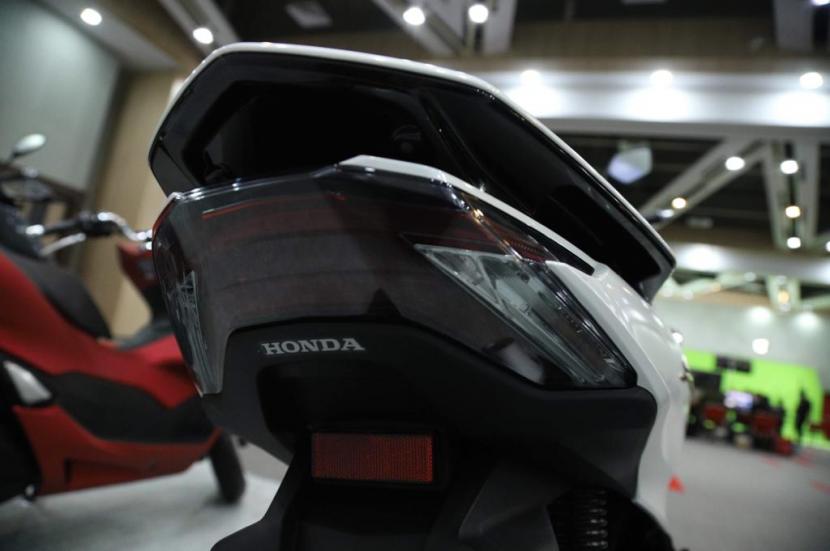 AHM meluncurkan All New Honda PCX yang hadir dengan desain, mesin dan fitur terbaru.