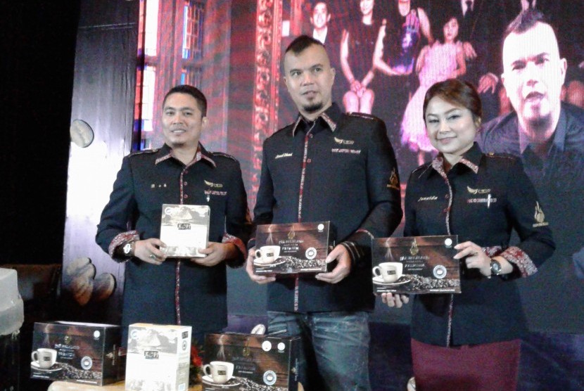 Ahmad Dhani di sela-sela peluncuran kopi asal Malaysia Kopi Pak Belalng.