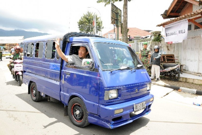 Ahmad Heryawan jajal angkot di Pangalengan