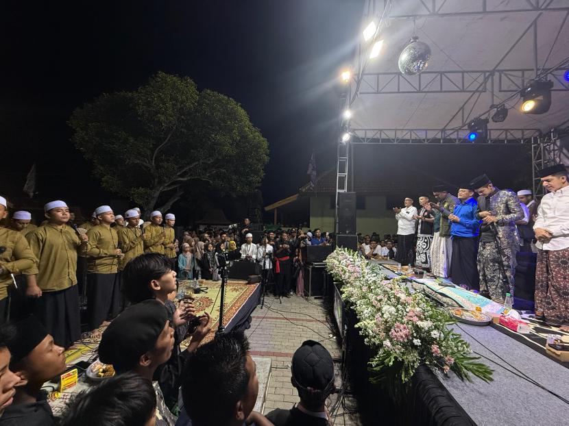 Ahmad Luthfi menghadiri Hari Santri Nasional 2024 di Pondok Pesantren Kyai Abdul Jalal, Sragen.