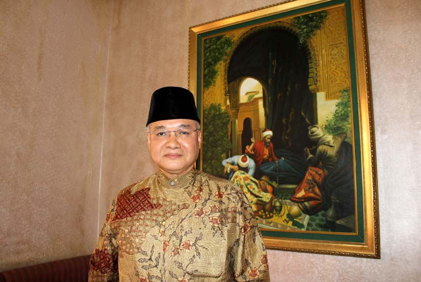 Ahmad Riawan Amin (foto atas) dan suasana diskusi ekonomi syariah yang digelar FPKB DPR di Jakarta, Jumat (3/11). 