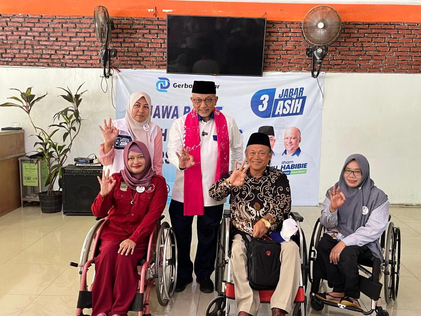 Ahmad Syaikhu saat silaturahmi dengan Kaum Disabilitas di Cikarang, Ahad (27/10/2024).