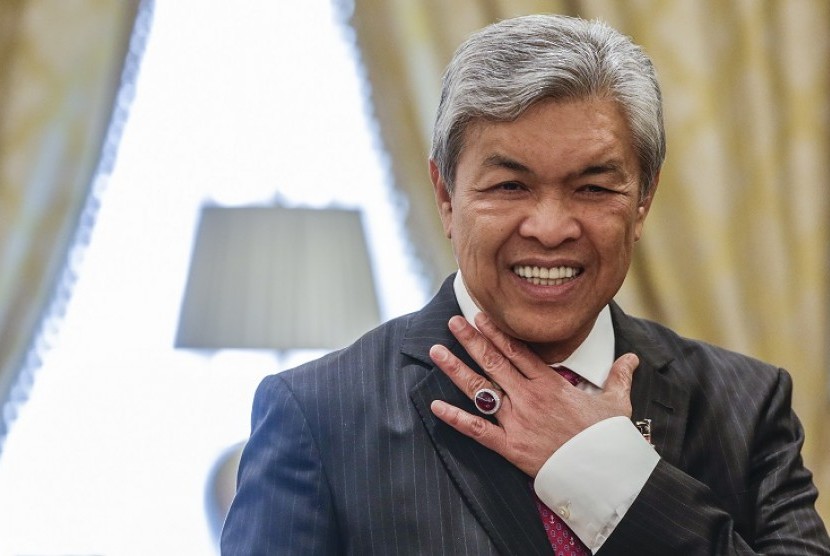 Ahmad Zahid Hamidi. Mantan wakil Perdana Menteri Malaysia, Ahmad Zahid Hamidi, menghadapi 47 dakwaaan 