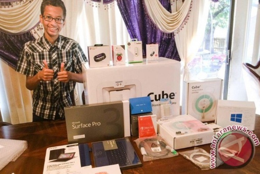 Ahmed Mohamed dan aneka gadget kiriman microsoft