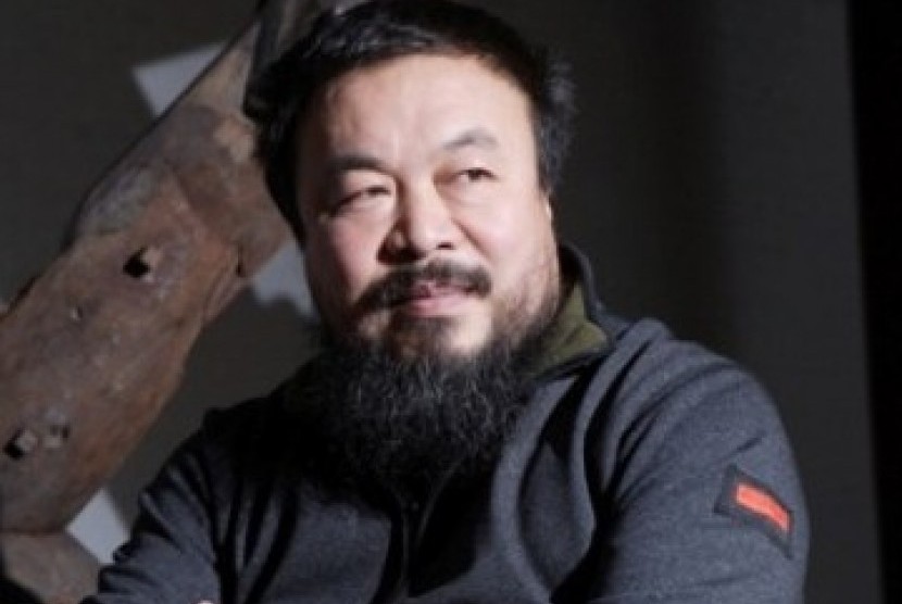 Seniman Ai Weiwei mengatakan pamerannya di London dibatalkan karena unggahannya di media sosial yang mendukung Palestina. 